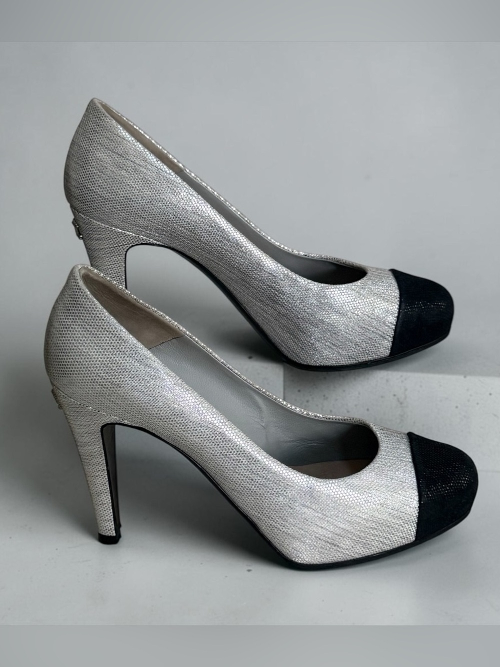 CHANEL G28557 Silver Metallic Black Cap Toe CC Platform Heels 37.5 7.5 COA!